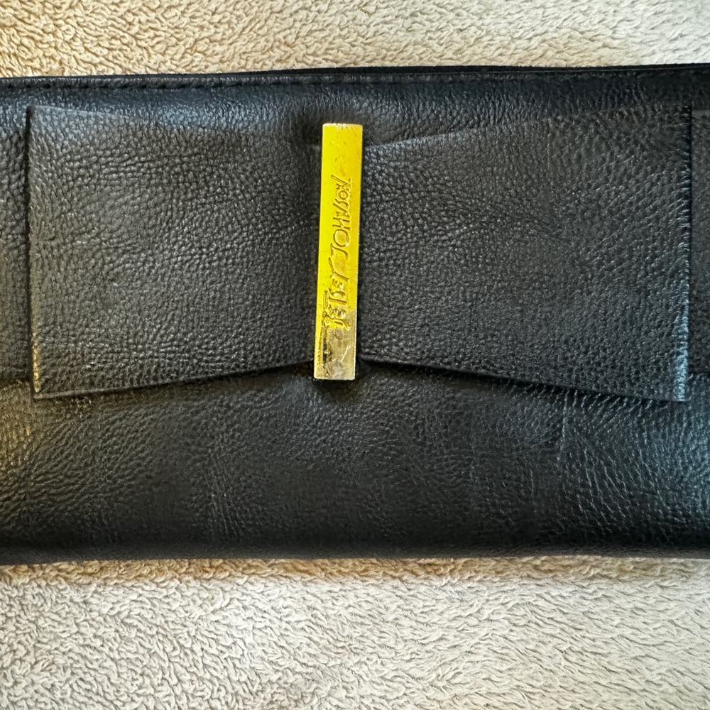 BETSY JOHNSON Wristlet Clutch Wallet w removable strap. Zipper Closure N… - Picture 5 of 10